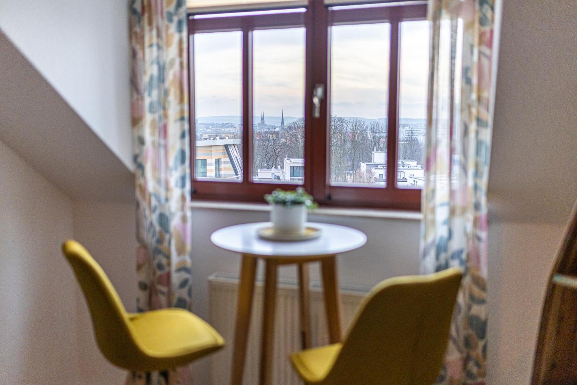 Schlossberg-Domizil Mit Weitblick - Arbeitsplatz, Balkon, Netflix, Badewanne & Yogamatte Chemnitz Kültér fotó
